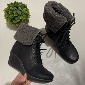 UGG Zea Wedge Black Gray Leather Sherpa Shearling Lace‎ Up Winter Boots Size 6